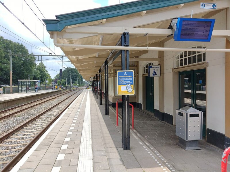 Het stationsgebouw van station Nijkerk. (Foto: Sneeuwvlakte (Creative Commons))