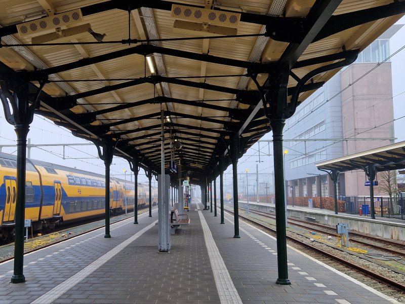 De gerestaureerde perronkappen zijn weer teruggebracht. (Rechten: Treinenweb/Clayweb)