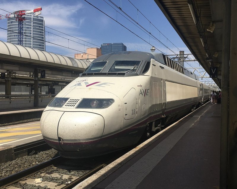 De 100-serie van Renfe uit de jaren '90 zal in de nabije toekomst worden vervangen door een nieuwe hogesnelheidstrein. (Foto: Usinex (CC BY-SA 4.0))
