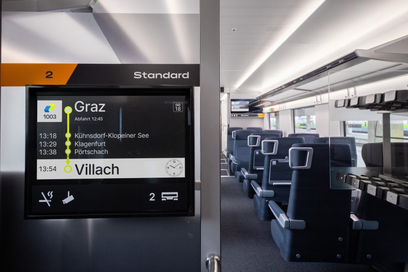 De trein is voorzien van reisinformatieschermen. (Rechten: Westbahn / Stefan Lengsteiner)