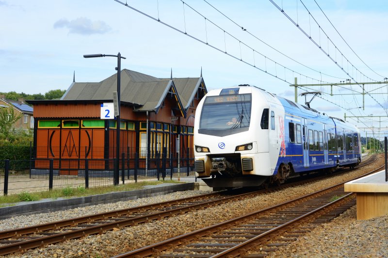 Een Arriva-trein bij het iconische vroegere stationsgebouw van St. Gerlach. (Foto: Nelso Silva (Creative Commons))