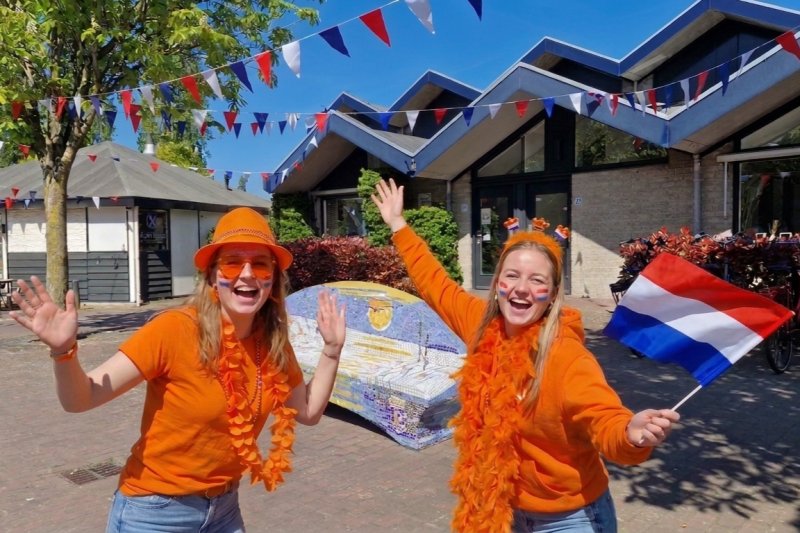 In het hele land zijn er leuke Koningsdagactiviteiten te doen. (Foto: Treinenweb/Clayweb (AI))