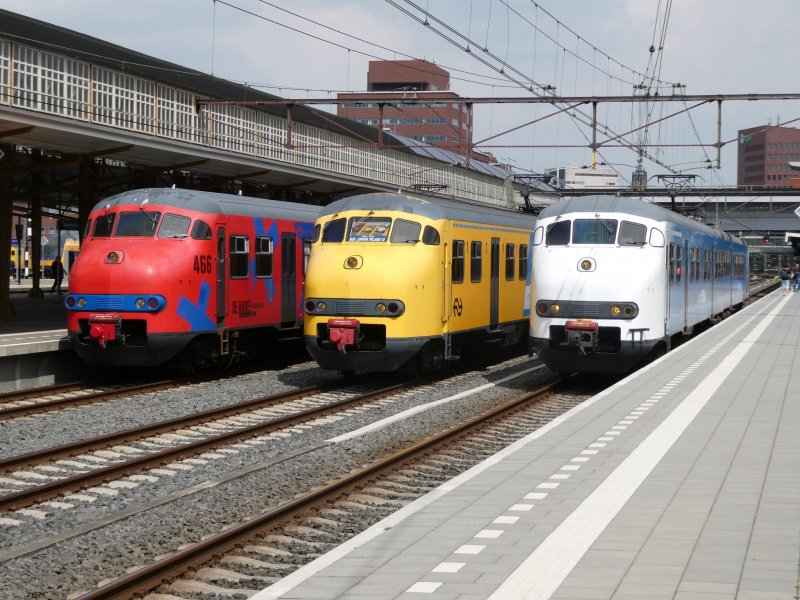 Later in de middag stonden de drie historische treinen model op de sporen 2 t/m 4 van Amersfoort. (Foto: Jan de Kroon)