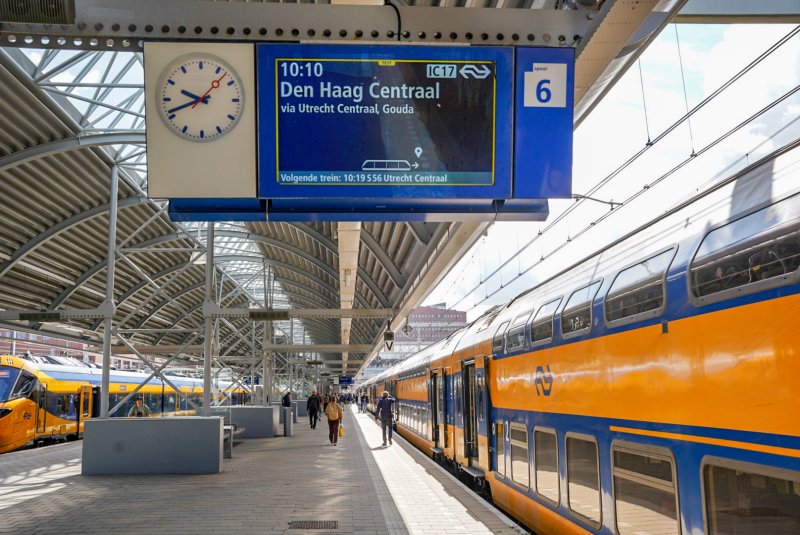 Een impressie van een lijnnummer op een perronbord. (Foto: NS / Arno Leblanc)