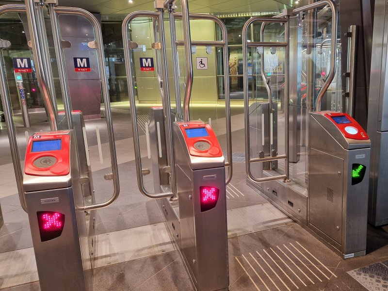 GVB deed proef met automatisch inchecken zonder chipkaart