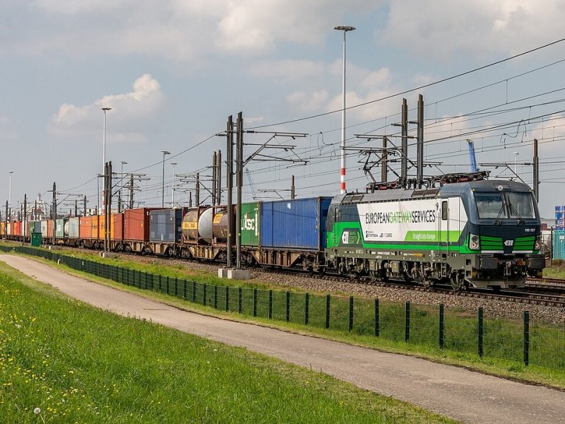 Eind augustus gaat er een bijzondere excursierit over de Rotterdamse havenspoorlijn rijden. (Foto: Rob Dammers (Creative Commons))