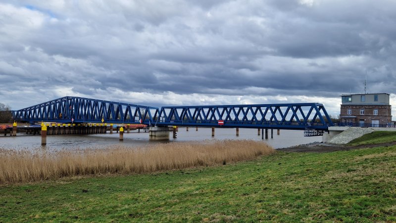De nieuwe brug in volle glorie. (Rechten: Treinenweb/Clayweb)