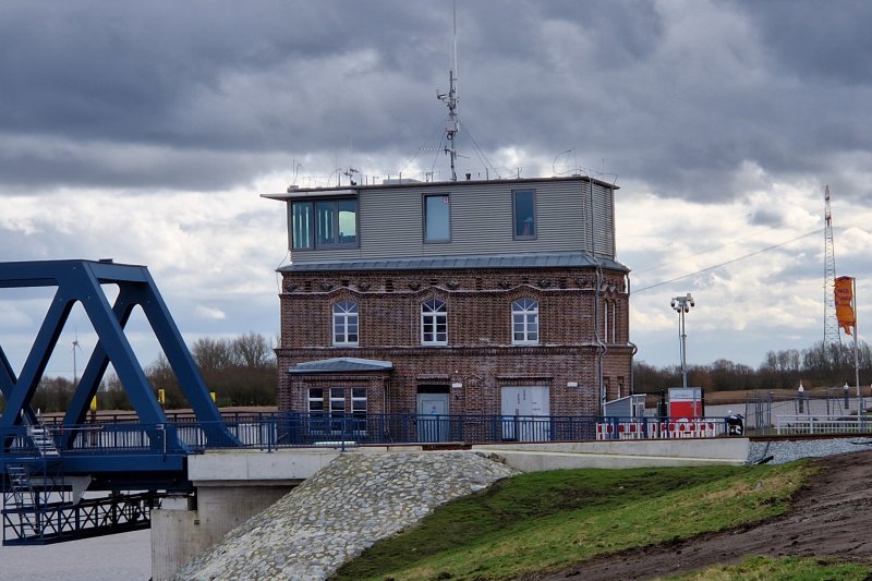 Het brugwachtershuis is ook opgeknapt met een extra verdieping en voorzien van nieuwe elektronica en besturingssystemen. (Rechten: Treinenweb/Clayweb)