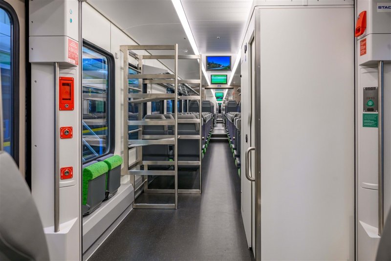 Er is veel ruimte aanwezig voor bagage. (Rechten: Stadler / Karol Bojar)