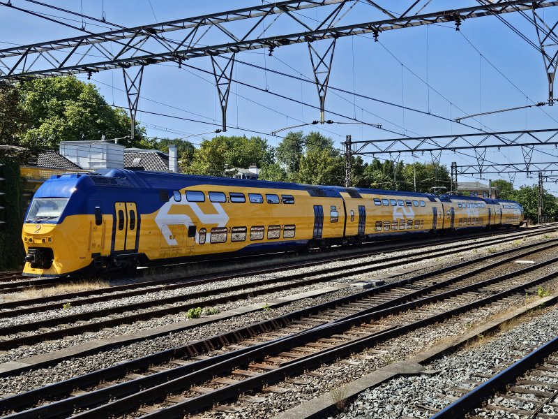 De eerste gemoderniseerde VIRM-4 trein is inmiddels in de dienstregeling verschenen. (Foto: Wijnand Keesmaat)