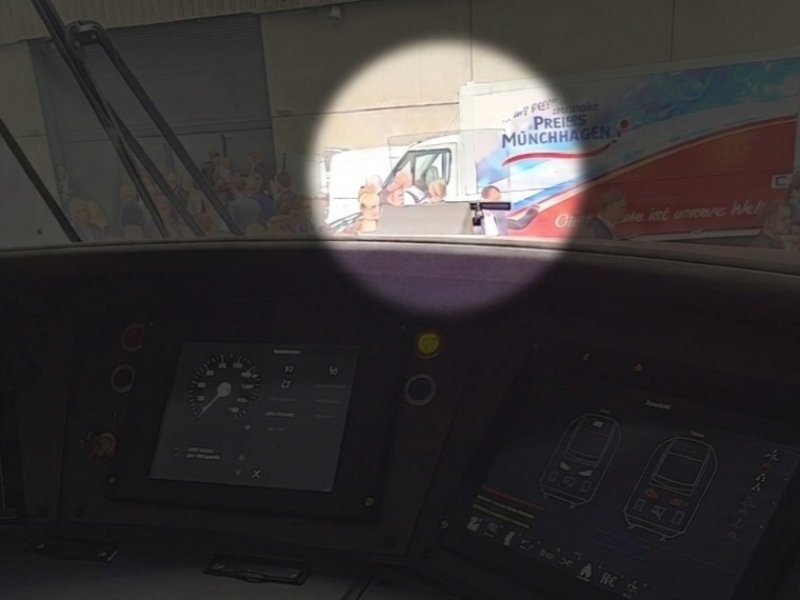 Het Heads-Up Display voor de machinist wordt hier uitgelicht. Hierop kan de machinist belangrijke informatie, waaronder de snelheid, zien zonder naar schermpjes te kijken. Deze techniek vinden we al in diverse auto's, maar nu dus ook in de trein. (Rechten: Treinenweb/Clayweb)
