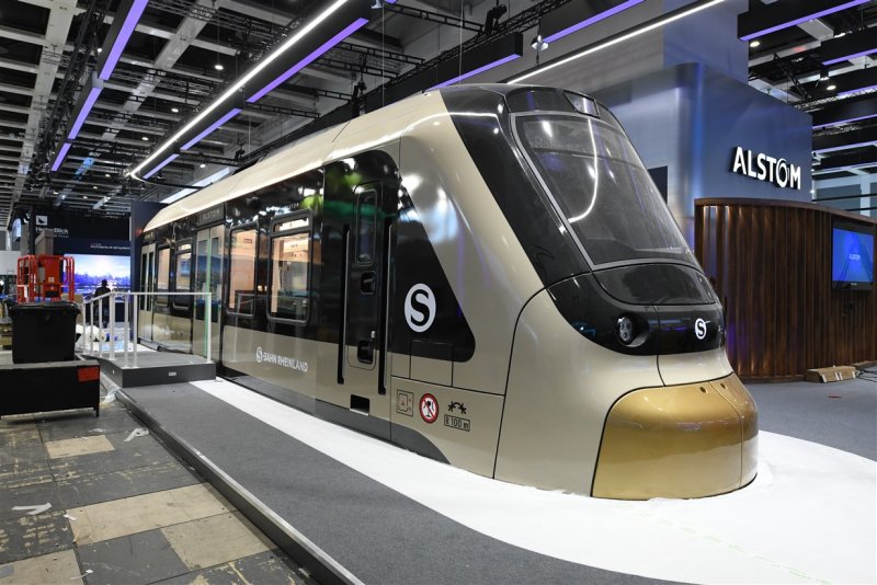 Ook de mock-up van het nieuwe Alstom-materieel voor de S-Bahn Rheinland kon uitgebreid bekeken worden. (Rechten: J&uuml;rg D. L&uuml;thard)