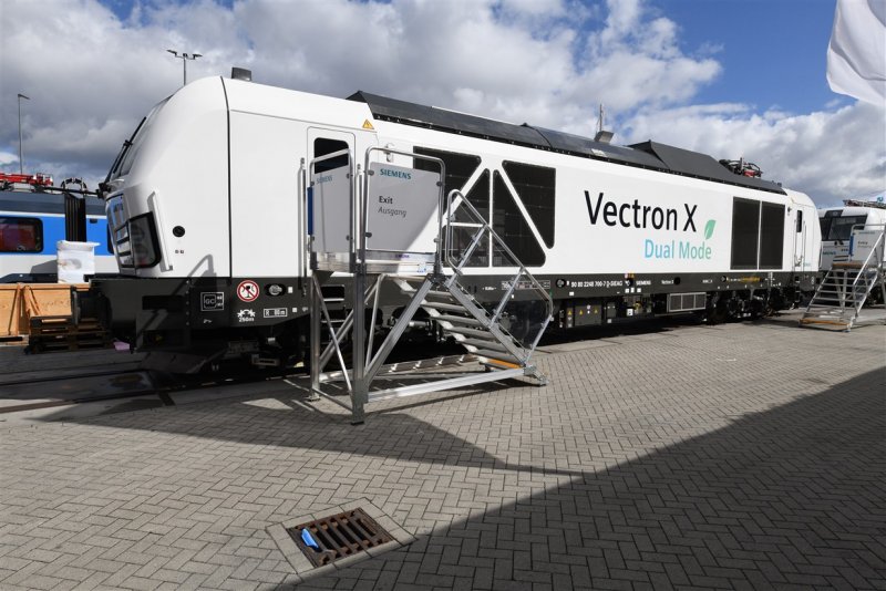 De nieuwe Vectron X van Siemens Mobility mocht uiteraard ook niet ontbreken. (Rechten: J&uuml;rg D. L&uuml;thard)