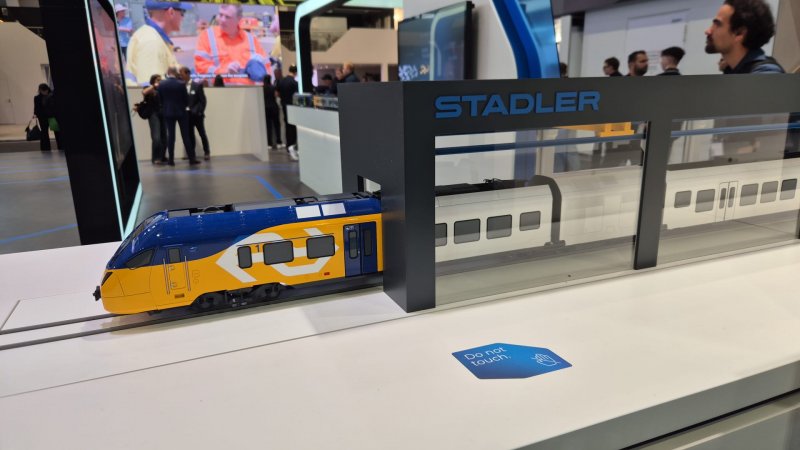 En als we het toch over gestroomlijnde Stadler-treinen hebben, dan mag de NS Flirt Flex ook niet ontbreken, maar dit keer in het klein. (Rechten: Iain Dobson)