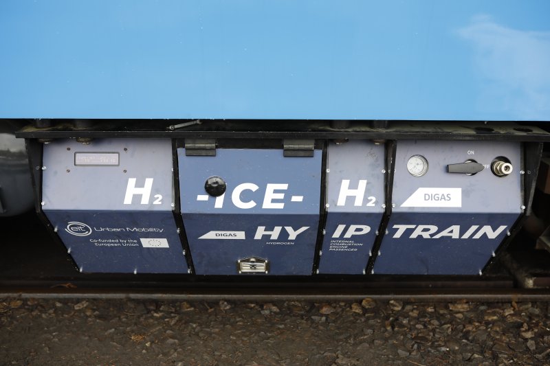 De speciale waterstofaandrijving in een modulaire technische kast wat onder het treinstel hangt. (Rechten: Nataly Momot / Digas)