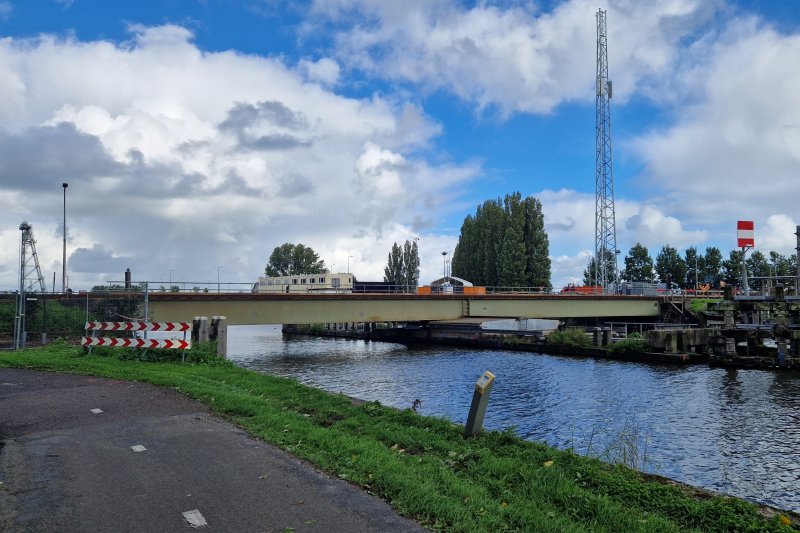 Enkele dagen daarvoor was de brug nog in dienst. (Foto: Treinenweb/Clayweb)