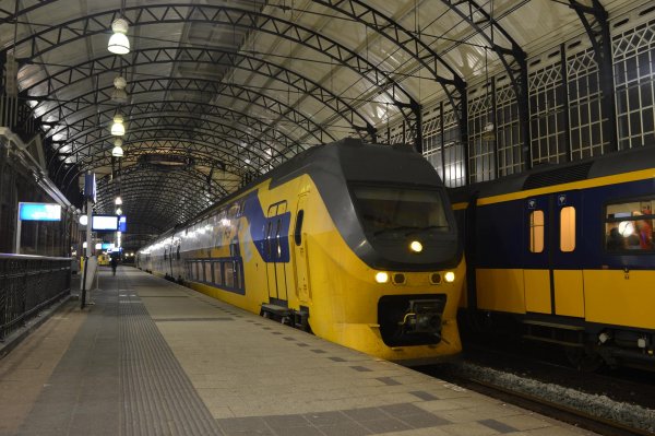 De 'Lezen doe je in de trein'-reclame VIRM (Foto: DelftTrains)
