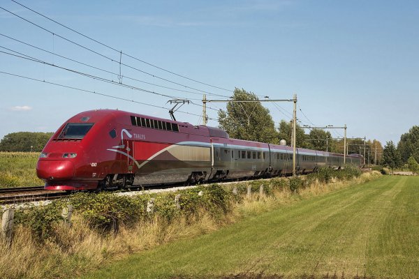 Een archieffoto van een Thalys die onderweg is door Nederland. (Foto: Ad Boer)