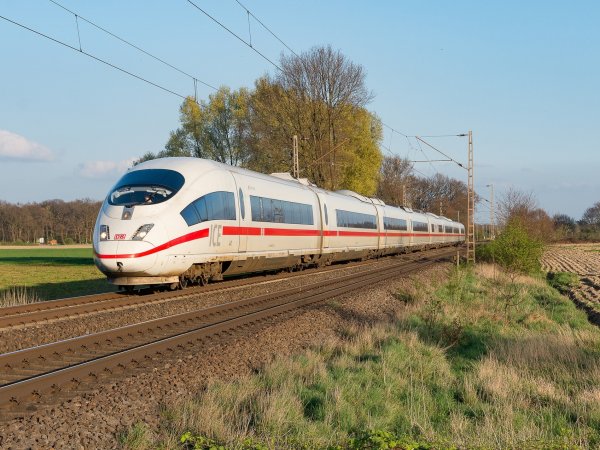 ICE-stel 4607 bij het Duitse Mehrhoog naar Amsterdam (Foto: Rob Dammers)