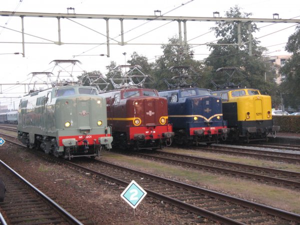 De reunie van de 1200 -serie locomotieven