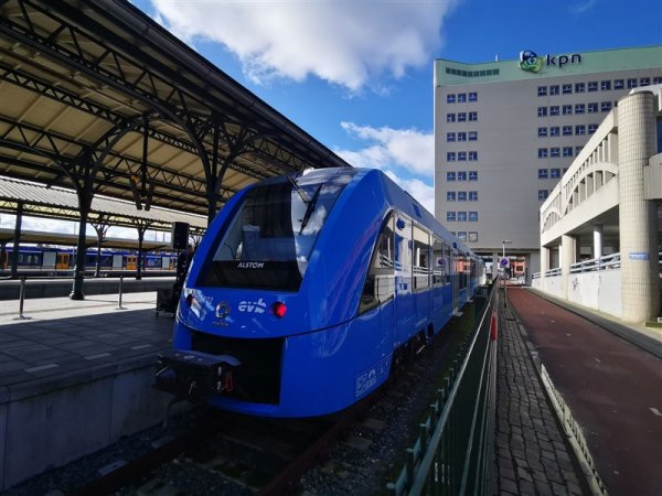 De iLint waterstoftrein tijdens de proef in Groningen. (Foto: Klaas Halbersma)